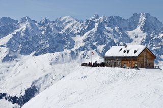 Malgré une saison d'été raccourcie, le Club alpin suisse réalise la quatrième meilleure saison de son histoire (image d'illustration). KEYSTONE/GAETAN BALLY